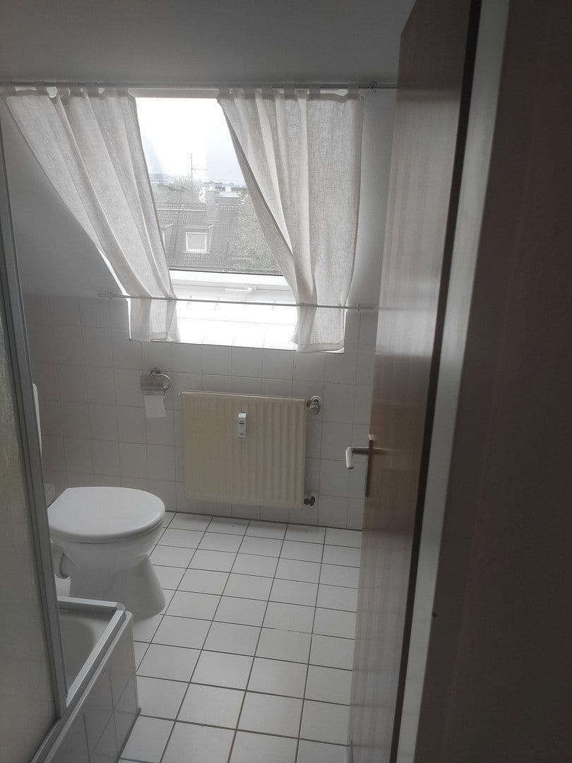 Pronájem bytu 3+1 57 m², Peliserkerstraße 51, Cáchy, Severní Porýní-Vestfálsko Pronájem bytu 3+1 57 m², Peliserkerstraße 51, Cáchy, Severní Porýní-Vestfálsko
