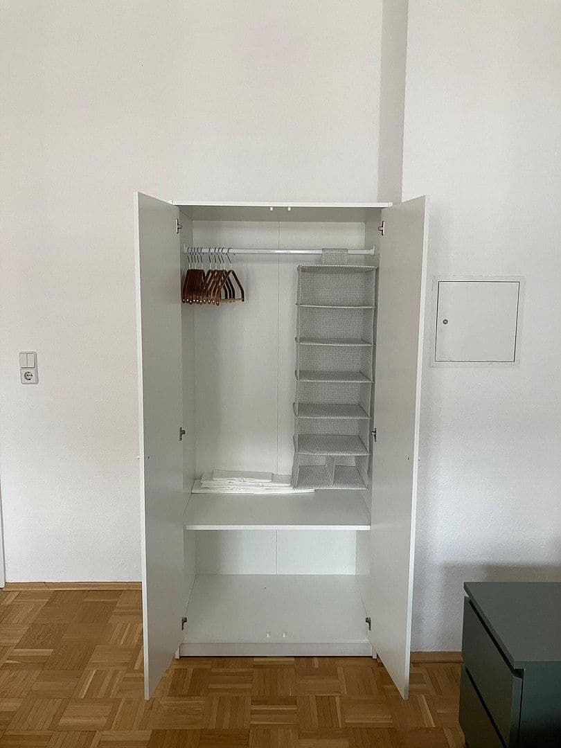 Pronájem bytu 1+1 18 m², Schwarzackerstr. 9, Leipzig, Sasko Pronájem bytu 1+1 18 m², Schwarzackerstr. 9, Leipzig, Sasko