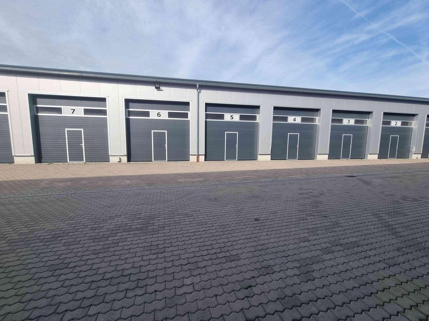 Pronájem nebytového prostoru 2.000 m², Ramstein-Miesenbach, Porýní-Falc Pronájem nebytového prostoru 2.000 m², Ramstein-Miesenbach, Porýní-Falc