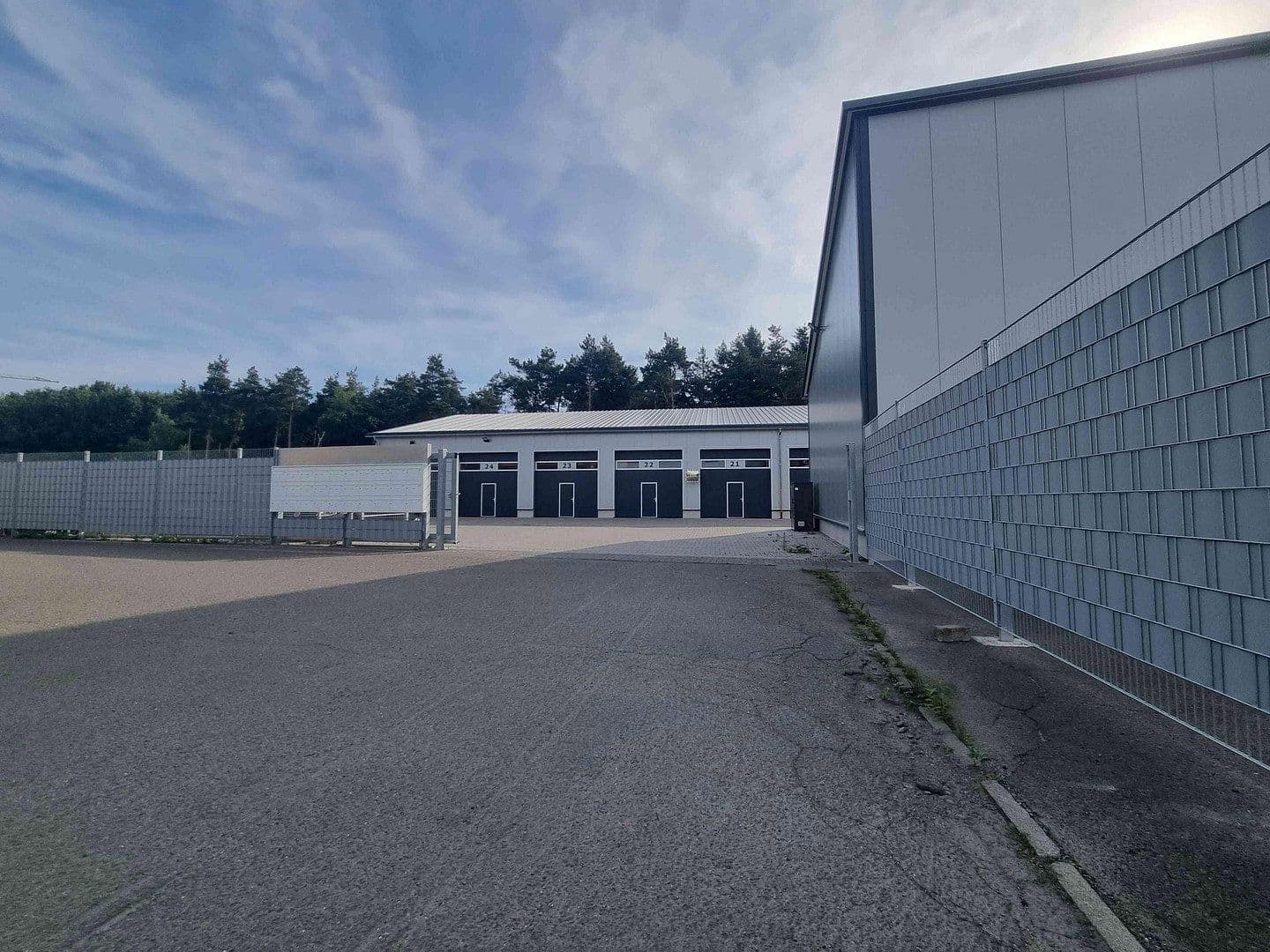 Pronájem nebytového prostoru 2.000 m², Ramstein-Miesenbach, Porýní-Falc Pronájem nebytového prostoru 2.000 m², Ramstein-Miesenbach, Porýní-Falc