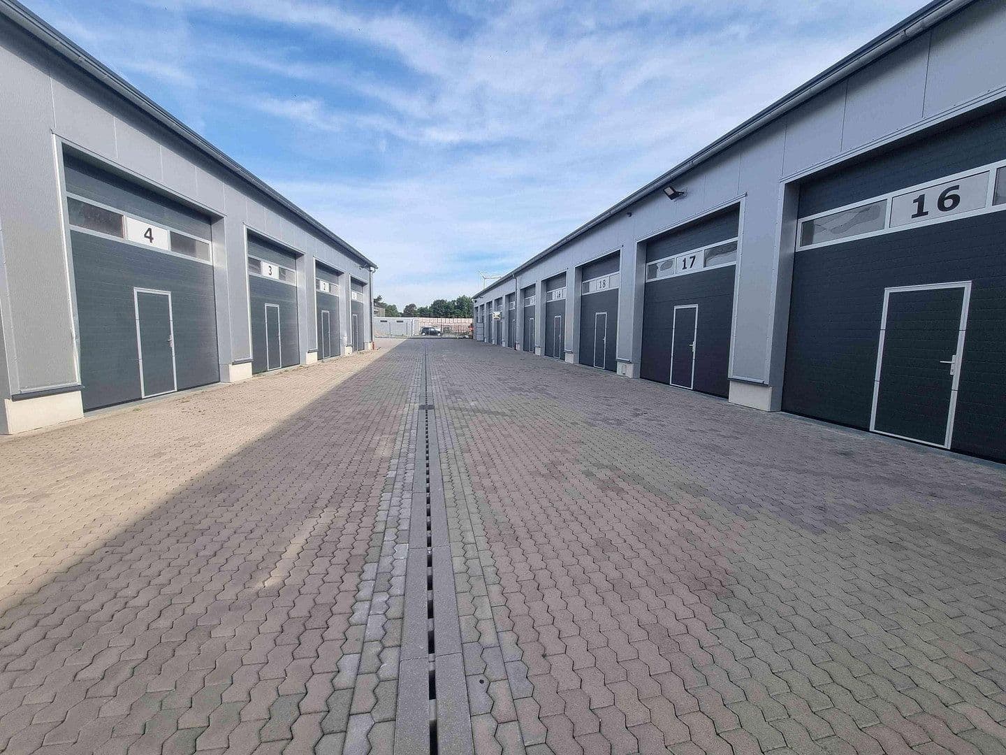 Pronájem nebytového prostoru 2.000 m², Ramstein-Miesenbach, Porýní-Falc Pronájem nebytového prostoru 2.000 m², Ramstein-Miesenbach, Porýní-Falc