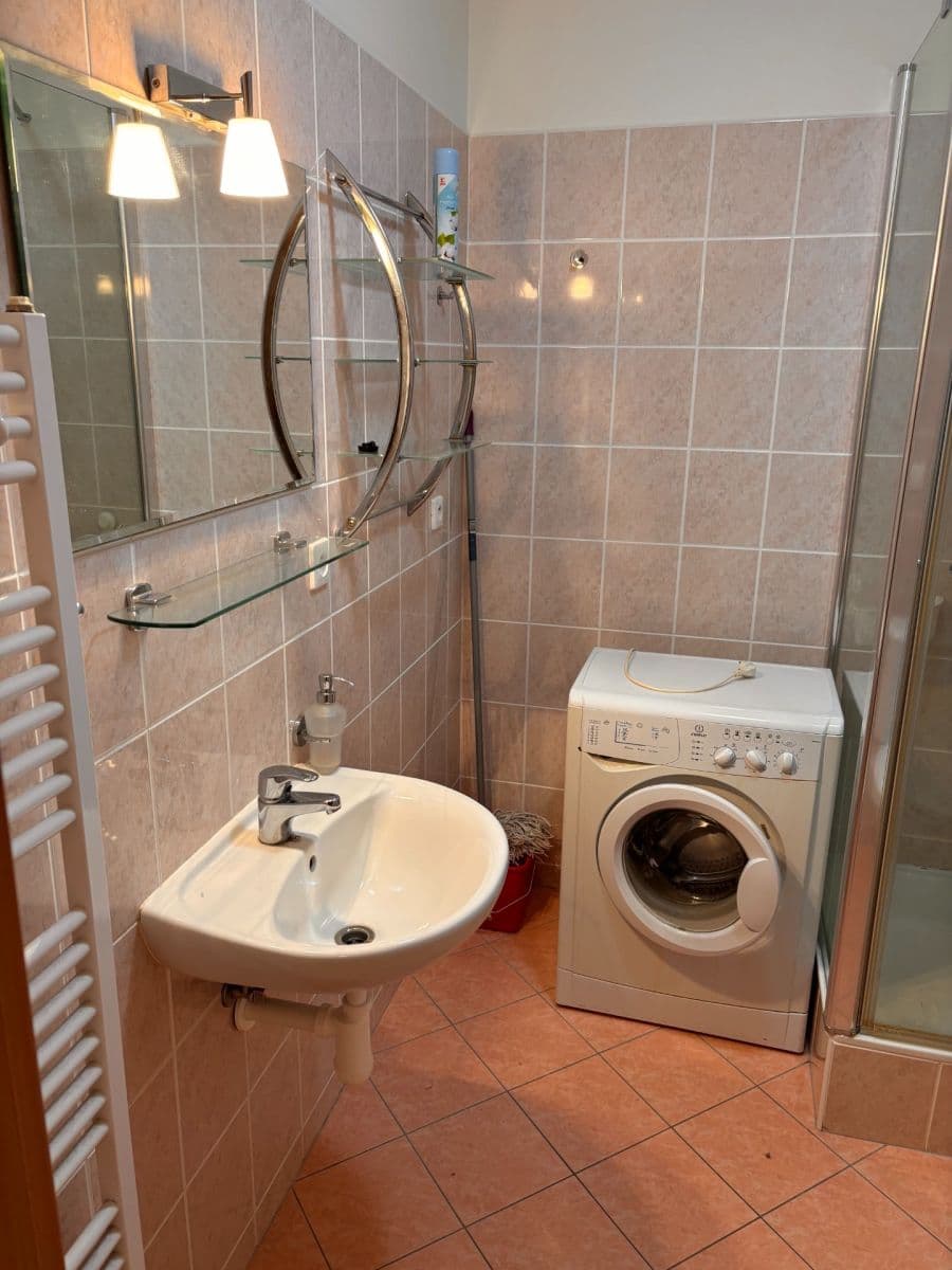 Pronájem bytu 1+kk 30 m², Boloňská, Praha, Praha Pronájem bytu 1+kk 30 m², Boloňská, Praha, Praha