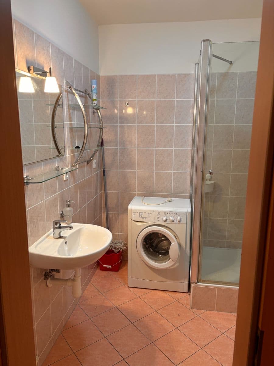 Pronájem bytu 1+kk 30 m², Boloňská, Praha, Praha Pronájem bytu 1+kk 30 m², Boloňská, Praha, Praha