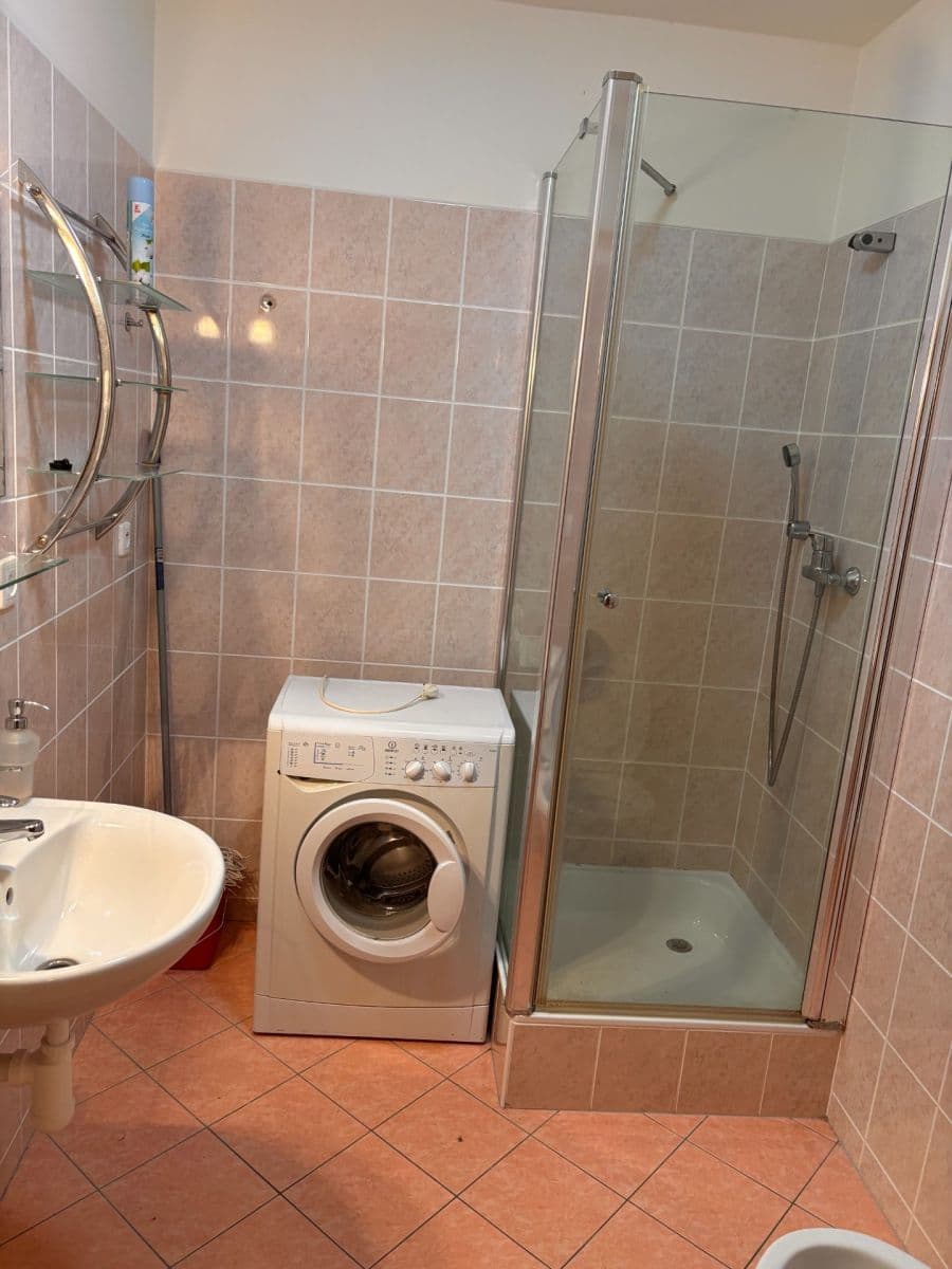 Pronájem bytu 1+kk 30 m², Boloňská, Praha, Praha Pronájem bytu 1+kk 30 m², Boloňská, Praha, Praha