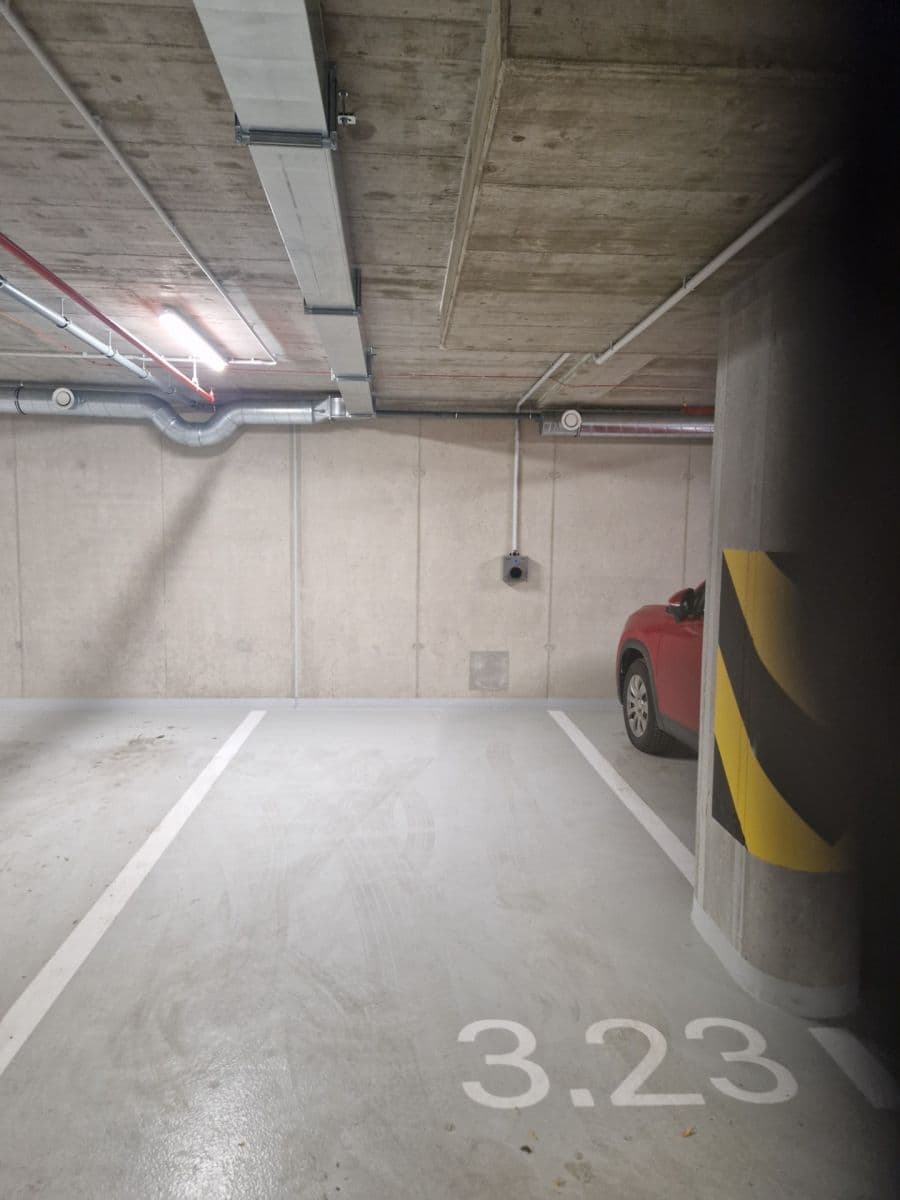 Pronájem garáže 15 m², Praha, Praha Pronájem garáže 15 m², Praha, Praha