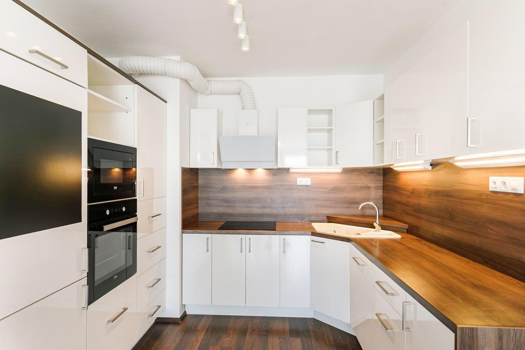 Prodej bytu 2+kk 65 m², Hlučkova, Praha, Praha Prodej bytu 2+kk 65 m², Hlučkova, Praha, Praha