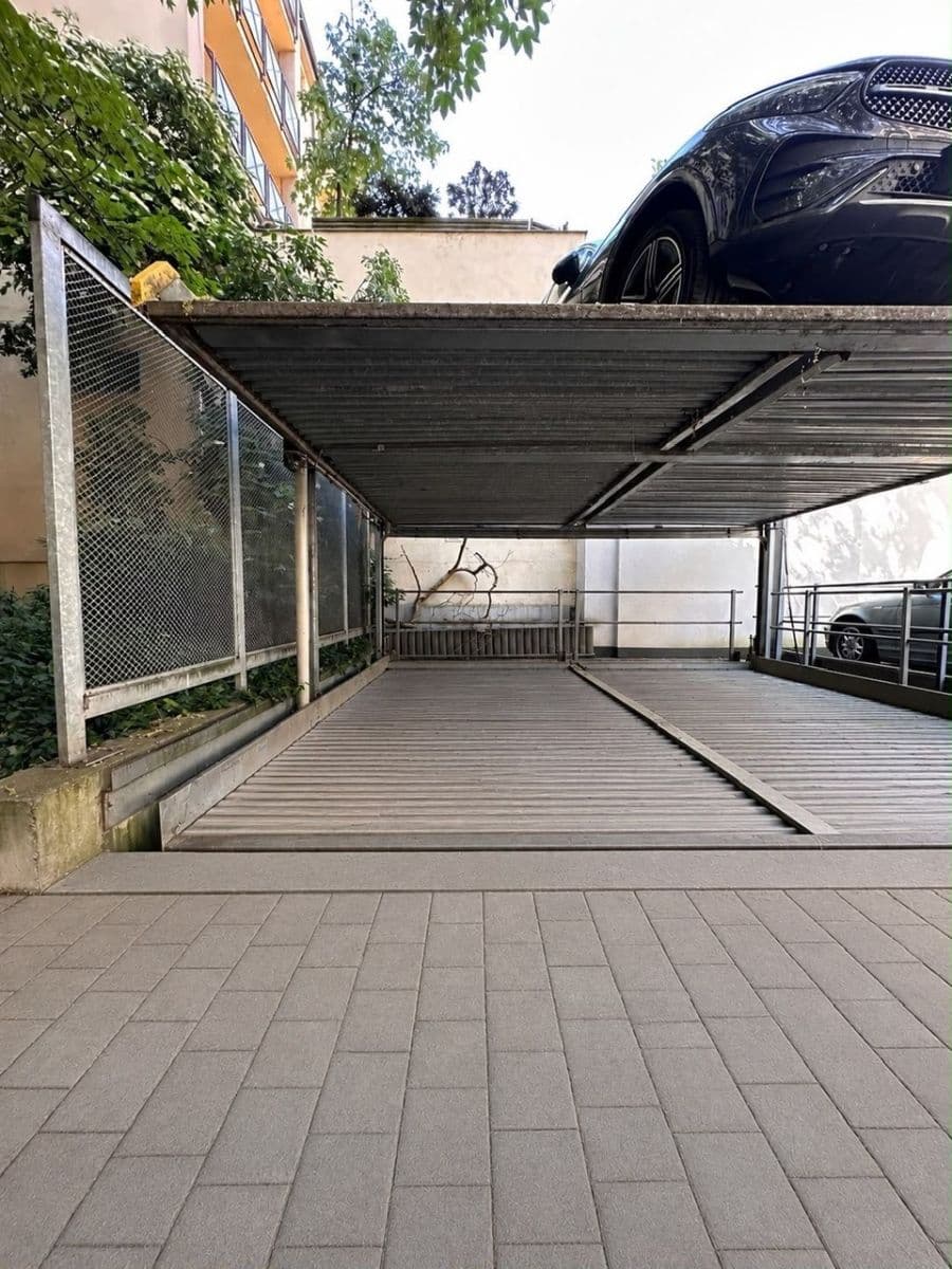 Pronájem garáže 15 m², Staropramenná, Praha, Praha Pronájem garáže 15 m², Staropramenná, Praha, Praha