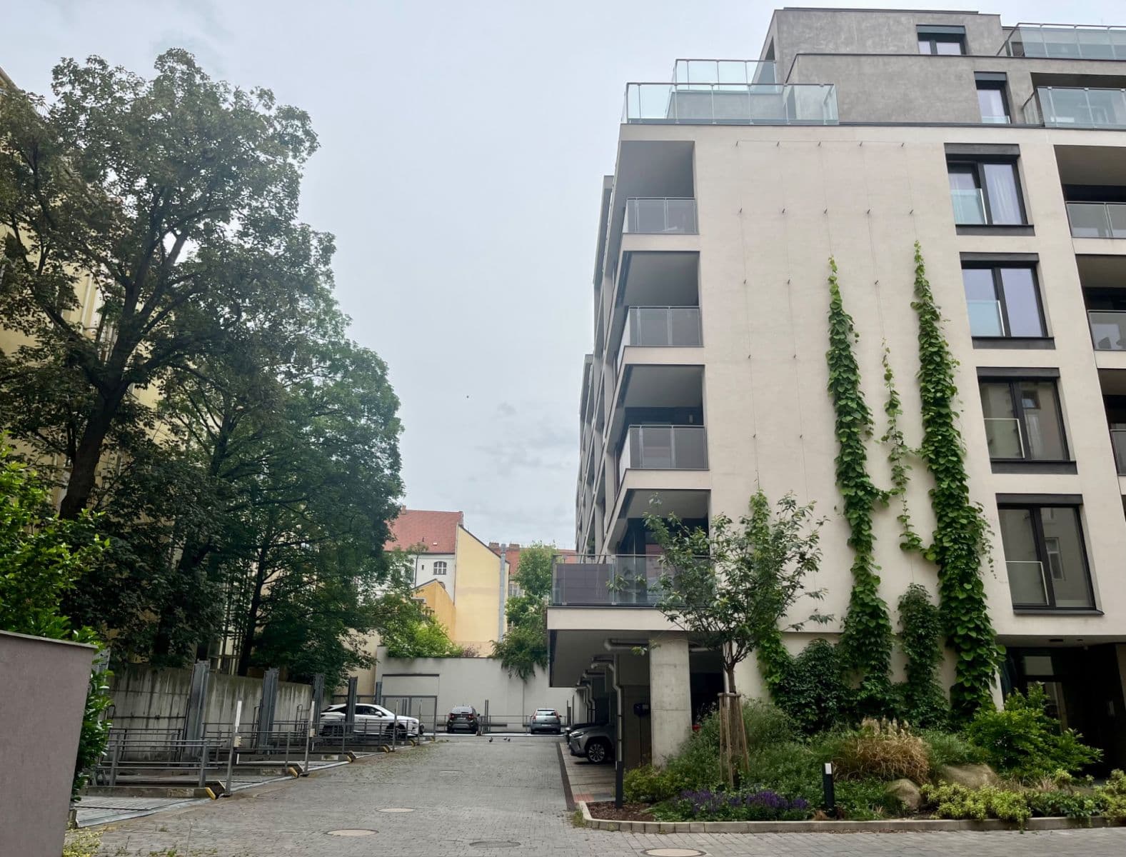 Pronájem garáže 15 m², Staropramenná, Praha, Praha Pronájem garáže 15 m², Staropramenná, Praha, Praha