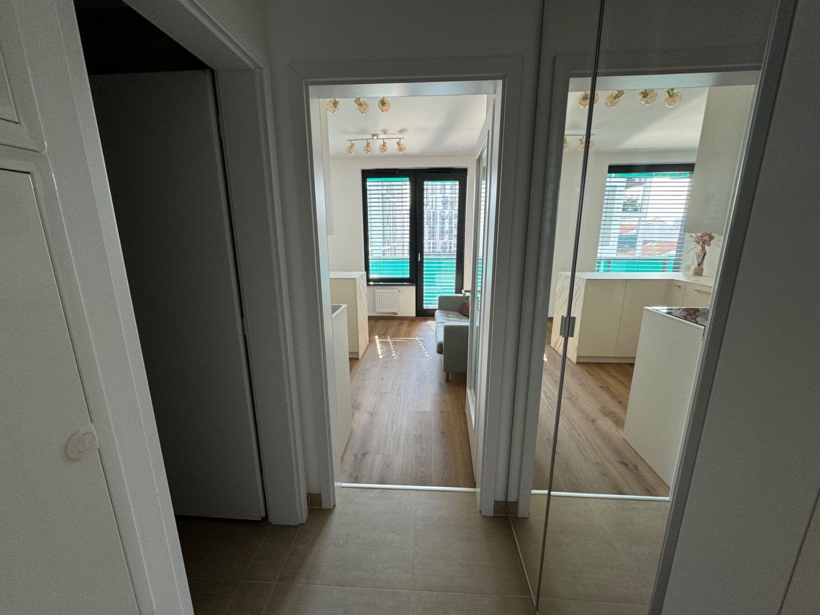 Pronájem bytu 1+kk 32 m², Olgy Havlové, Praha, Praha Pronájem bytu 1+kk 32 m², Olgy Havlové, Praha, Praha