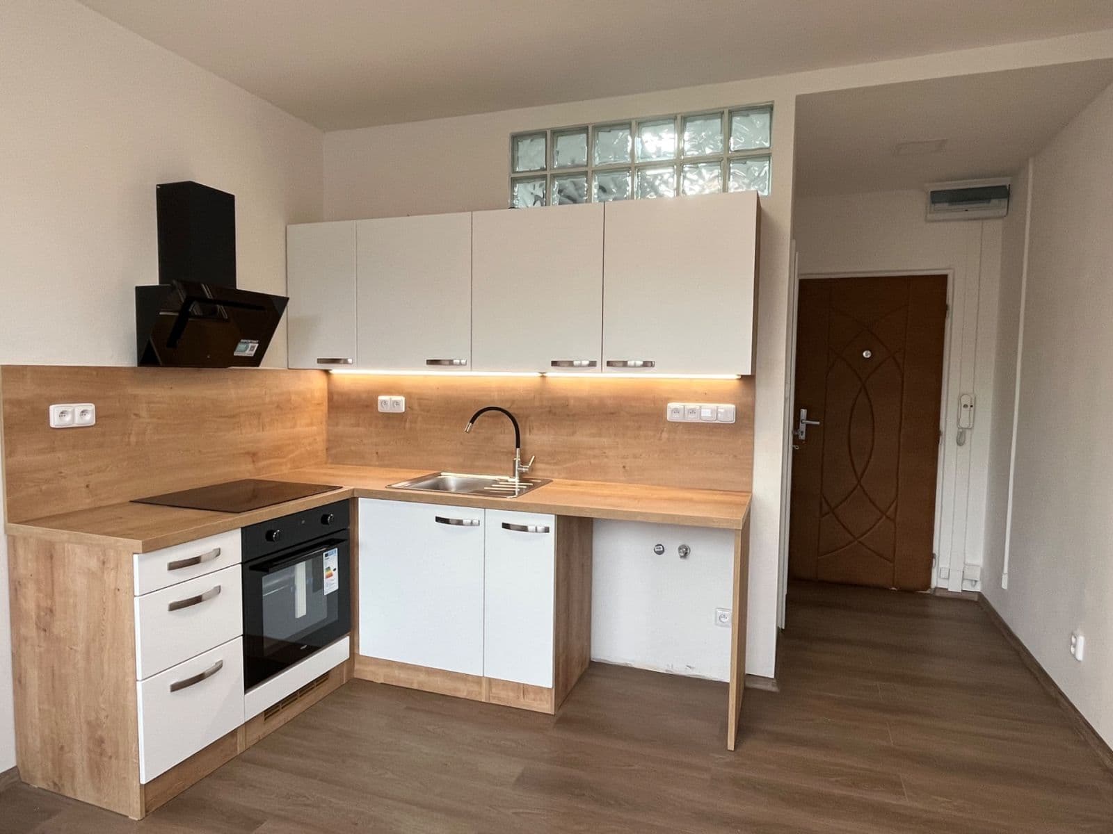 Pronájem bytu 2+kk 35 m², 28. října, Děčín, Ústecký kraj Pronájem bytu 2+kk 35 m², 28. října, Děčín, Ústecký kraj