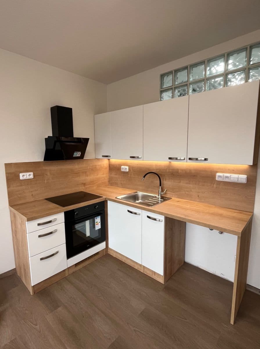 Pronájem bytu 2+kk 35 m², 28. října, Děčín, Ústecký kraj Pronájem bytu 2+kk 35 m², 28. října, Děčín, Ústecký kraj