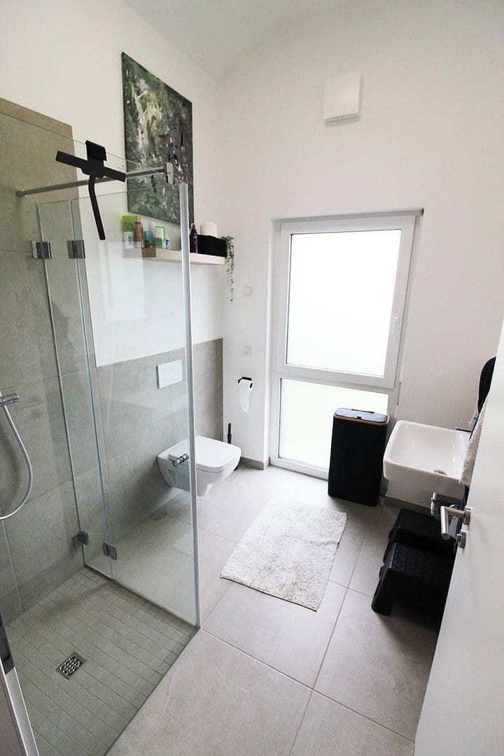 Pronájem domu 140 m², pozemek 600 m², Quellenweg 8, Neunkirchen-Seelscheid, Severní Porýní-Vestfálsko Pronájem domu 140 m², pozemek 600 m², Quellenweg 8, Neunkirchen-Seelscheid, Severní Porýní-Vestfálsko
