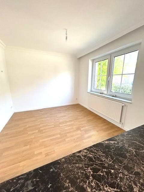 Prodej domu 213 m², pozemek 271 m², Rheinbrohler Weg 39, Düsseldorf, Severní Porýní-Vestfálsko Prodej domu 213 m², pozemek 271 m², Rheinbrohler Weg 39, Düsseldorf, Severní Porýní-Vestfálsko