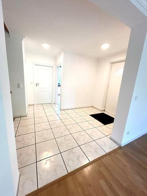 Prodej domu 213 m², pozemek 271 m², Rheinbrohler Weg 39, Düsseldorf, Severní Porýní-Vestfálsko Prodej domu 213 m², pozemek 271 m², Rheinbrohler Weg 39, Düsseldorf, Severní Porýní-Vestfálsko