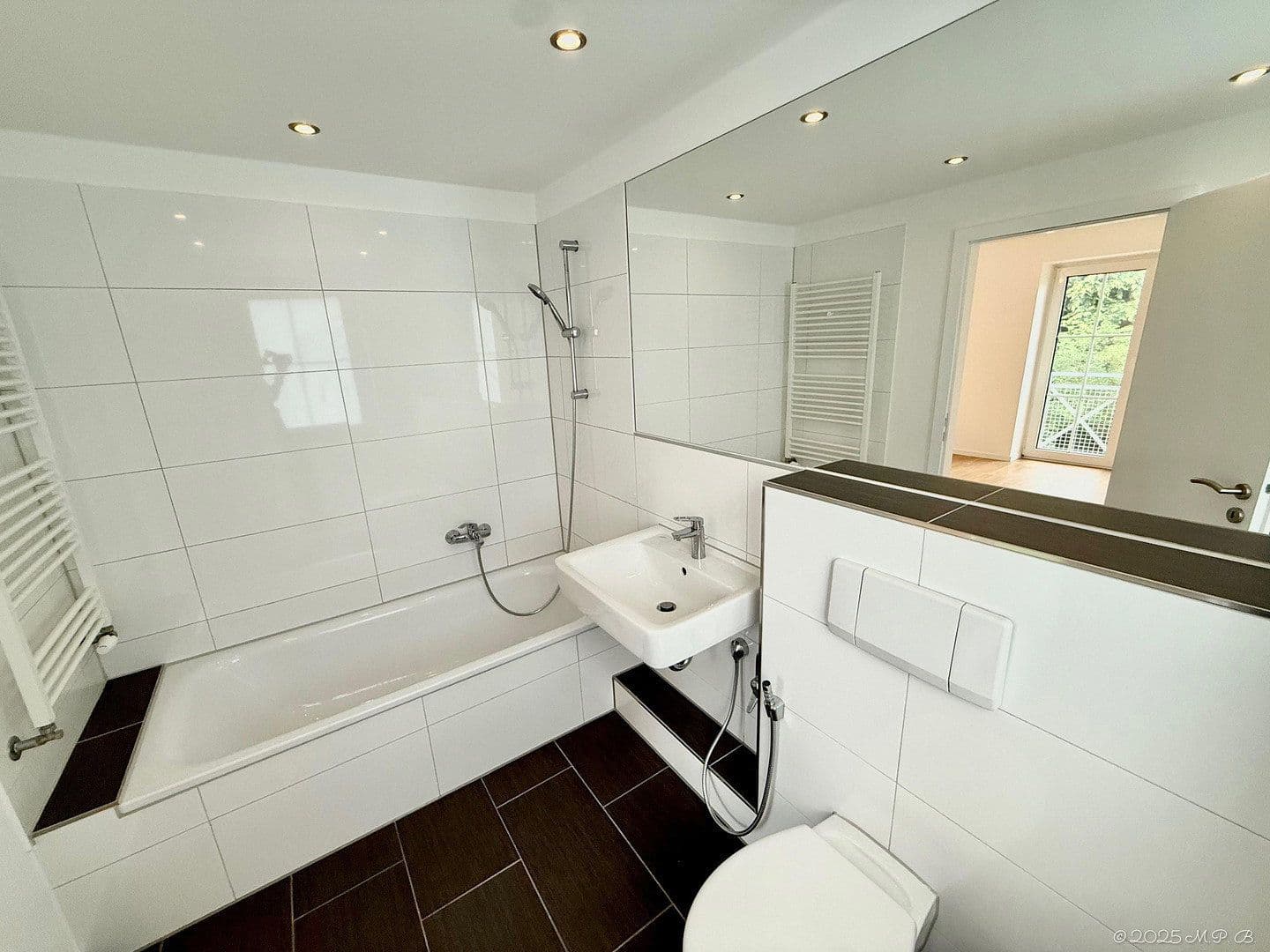Prodej domu 213 m², pozemek 271 m², Rheinbrohler Weg 39, Düsseldorf, Severní Porýní-Vestfálsko Prodej domu 213 m², pozemek 271 m², Rheinbrohler Weg 39, Düsseldorf, Severní Porýní-Vestfálsko