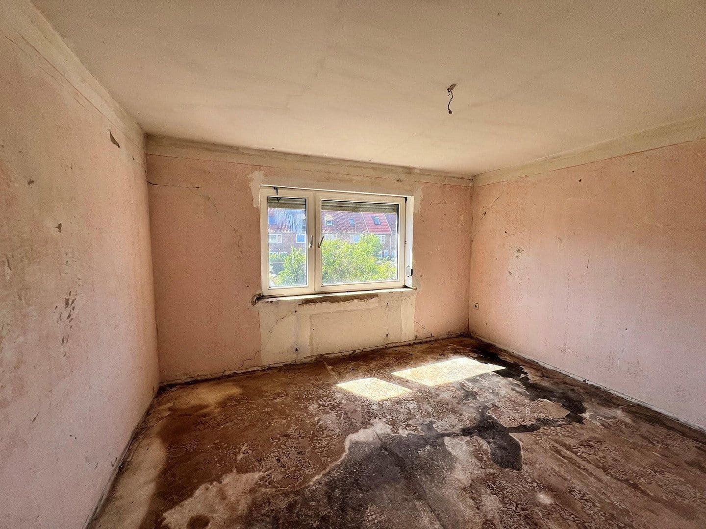 Prodej domu 81 m², pozemek 200 m², Salzburger Straße 21, Kiel, Šlesvicko-Holštýnsko Prodej domu 81 m², pozemek 200 m², Salzburger Straße 21, Kiel, Šlesvicko-Holštýnsko