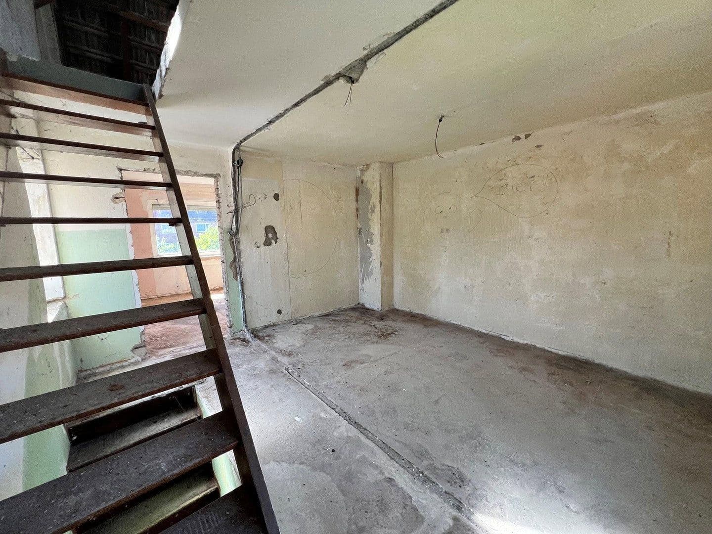Prodej domu 81 m², pozemek 200 m², Salzburger Straße 21, Kiel, Šlesvicko-Holštýnsko Prodej domu 81 m², pozemek 200 m², Salzburger Straße 21, Kiel, Šlesvicko-Holštýnsko