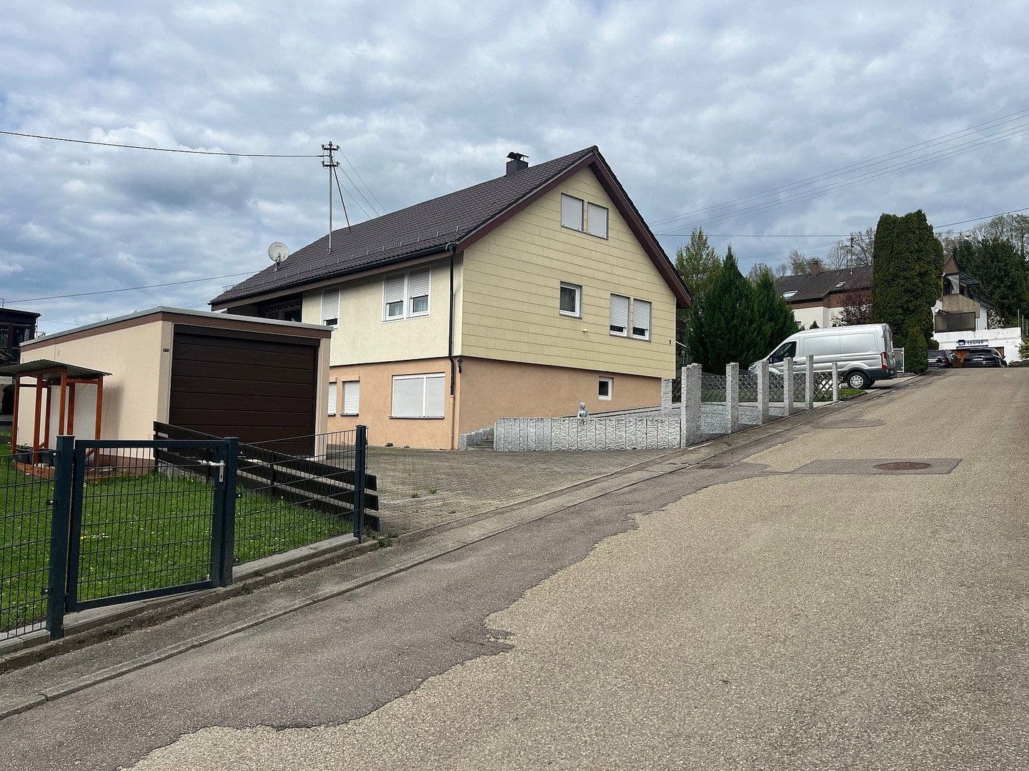 Prodej domu 169 m², pozemek 602 m², Roseggerstraße 3, Donzdorf, Bádensko-Württembersko Prodej domu 169 m², pozemek 602 m², Roseggerstraße 3, Donzdorf, Bádensko-Württembersko