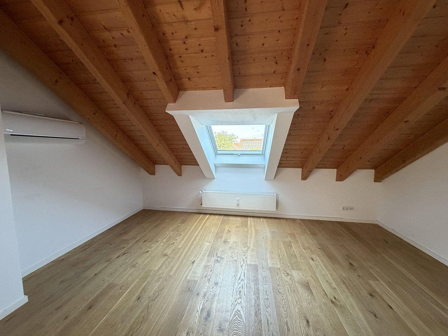 Pronájem bytu 1+kk 85 m², Ludwigshafen, Porýní-Falc Pronájem bytu 1+kk 85 m², Ludwigshafen, Porýní-Falc