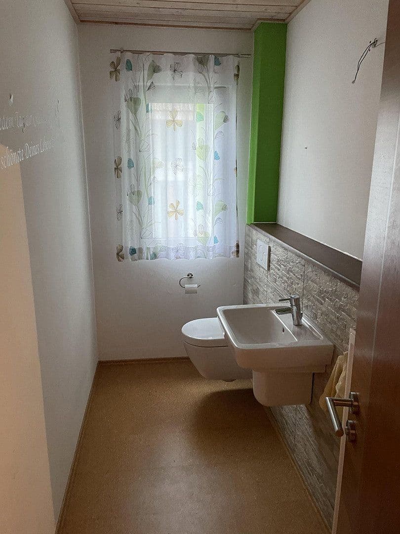 Pronájem domu 142 m², pozemek 300 m², Bad Schönborn, Bádensko-Württembersko Pronájem domu 142 m², pozemek 300 m², Bad Schönborn, Bádensko-Württembersko