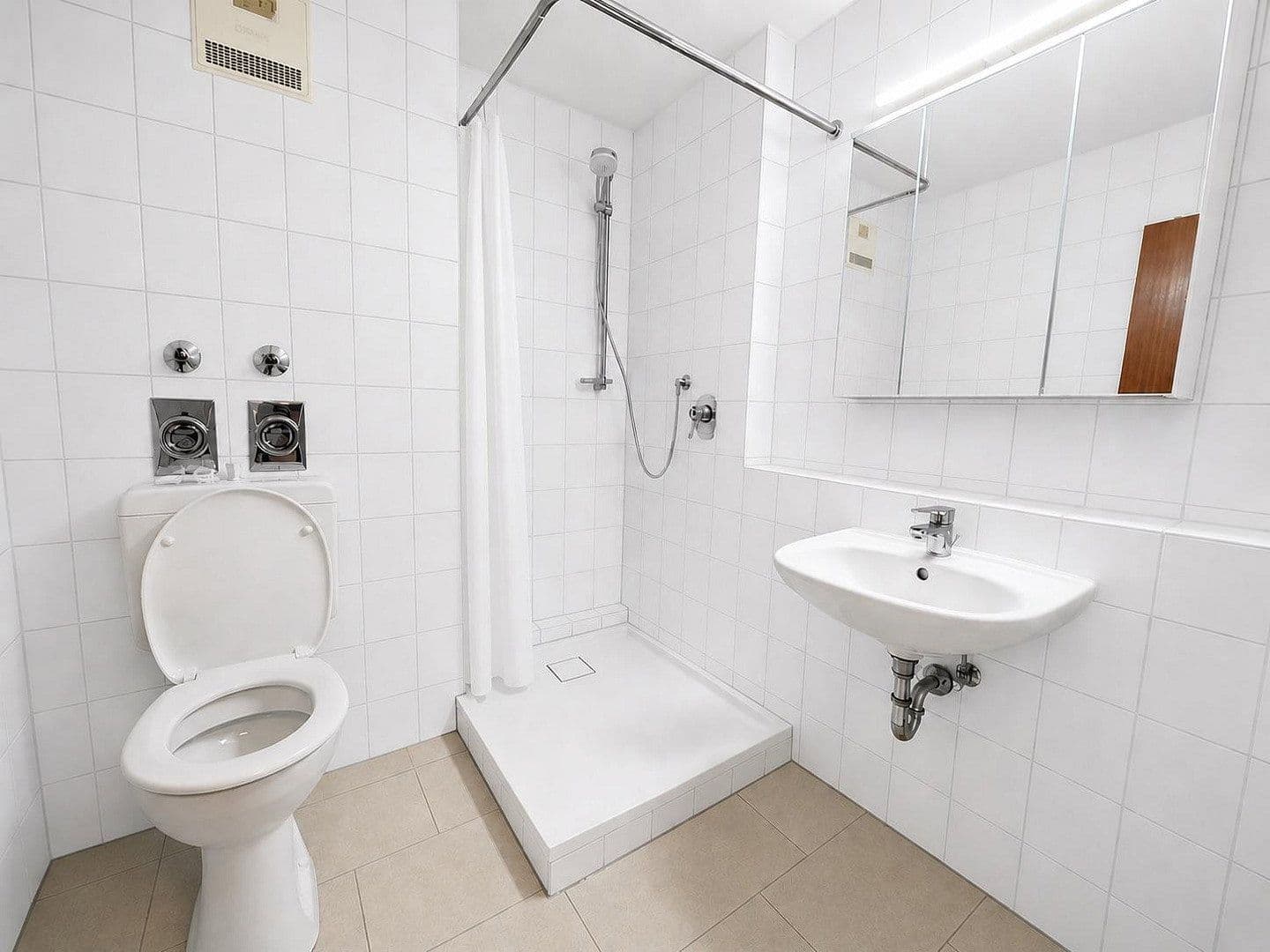 Pronájem bytu 1+kk 49 m², Römersteinstraße 108, Reutlingen, Bádensko-Württembersko Pronájem bytu 1+kk 49 m², Römersteinstraße 108, Reutlingen, Bádensko-Württembersko