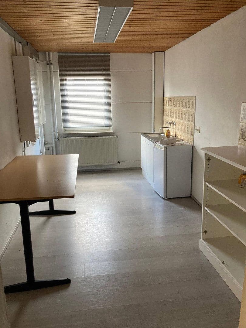 Pronájem nebytového prostoru 1.500 m², Die Ammenwiese 9, Bürstadt, Hessen Pronájem nebytového prostoru 1.500 m², Die Ammenwiese 9, Bürstadt, Hessen