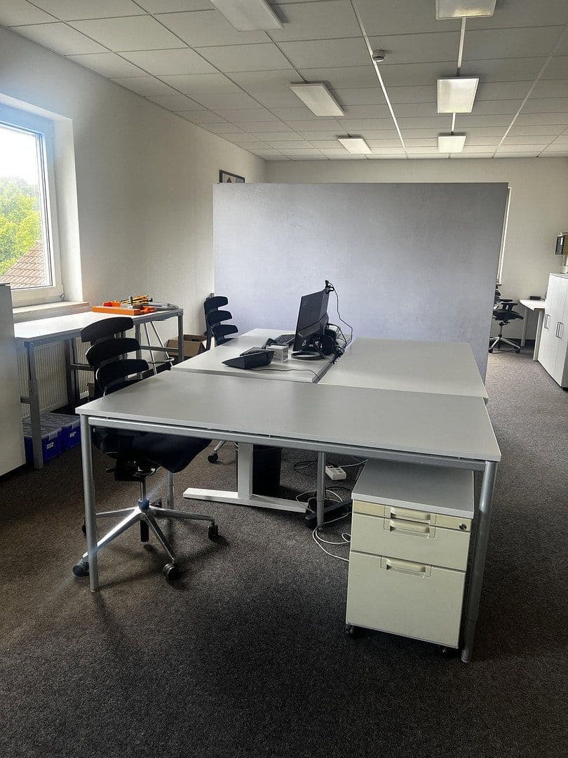 Pronájem kanceláře 750 m², Opalstr. 19, Altdorf, Bavorsko Pronájem kanceláře 750 m², Opalstr. 19, Altdorf, Bavorsko