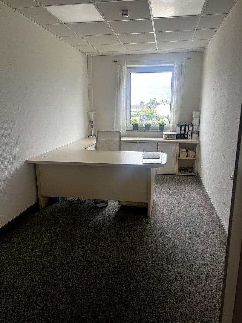 Pronájem kanceláře 750 m², Opalstr. 19, Altdorf, Bavorsko Pronájem kanceláře 750 m², Opalstr. 19, Altdorf, Bavorsko