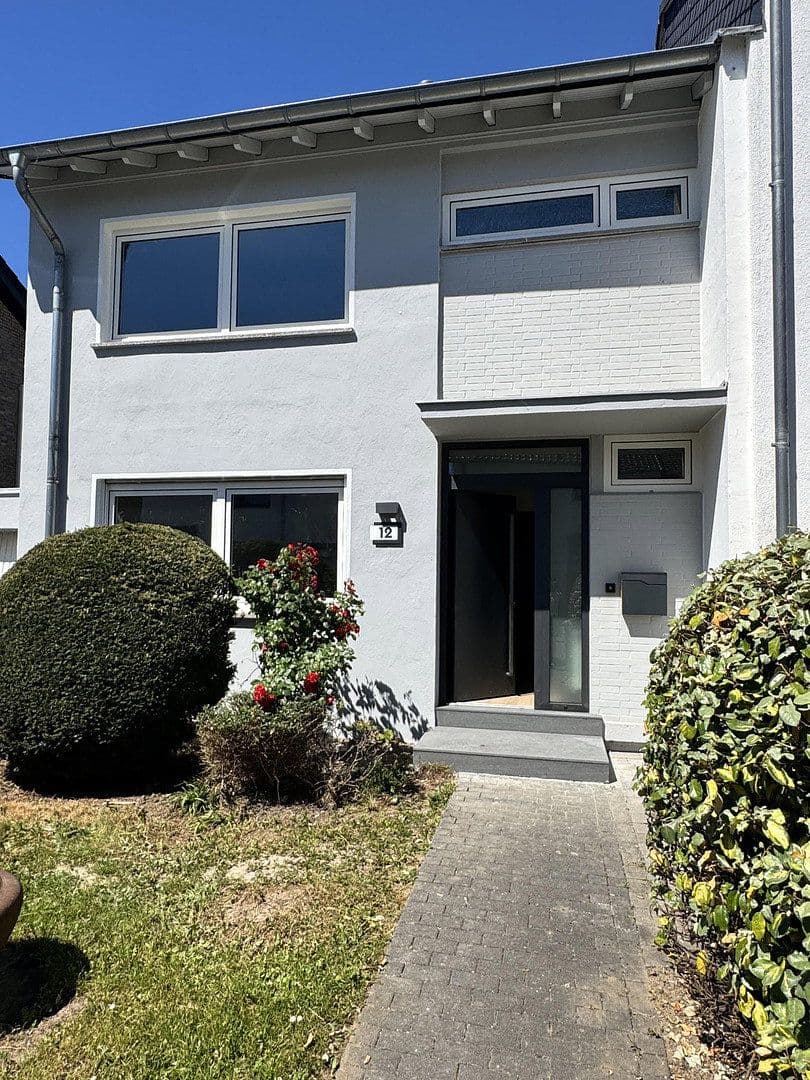 Prodej domu 115 m², pozemek 281 m², Max-Planck-Str. 12, Niederkassel, Severní Porýní-Vestfálsko Prodej domu 115 m², pozemek 281 m², Max-Planck-Str. 12, Niederkassel, Severní Porýní-Vestfálsko
