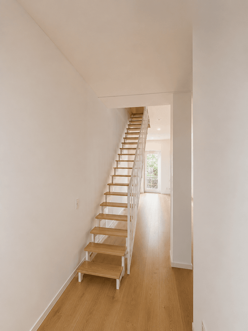 Pronájem domu 141 m², pozemek 80 m², Frankfurt, Hessen Pronájem domu 141 m², pozemek 80 m², Frankfurt, Hessen