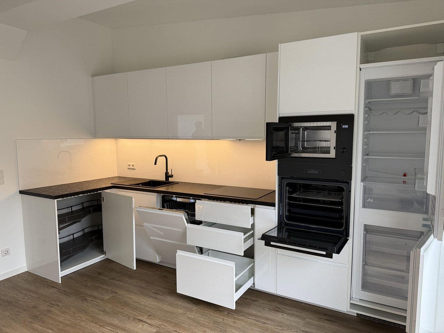 Pronájem bytu 3+1 79 m², Theodorstraße 41 i, Hamburg, Hamburg Pronájem bytu 3+1 79 m², Theodorstraße 41 i, Hamburg, Hamburg