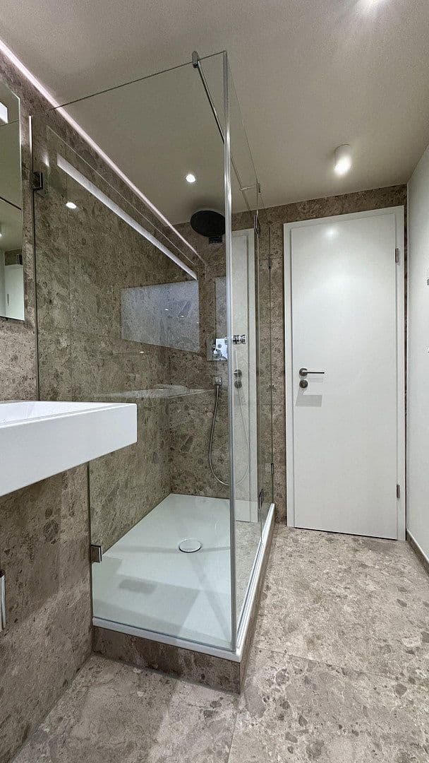 Pronájem bytu 1+1 38 m², Oberbilker Allee 39, Düsseldorf, Severní Porýní-Vestfálsko Pronájem bytu 1+1 38 m², Oberbilker Allee 39, Düsseldorf, Severní Porýní-Vestfálsko