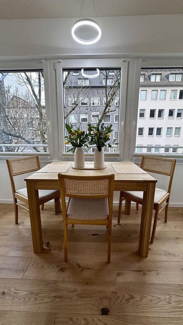 Pronájem bytu 1+1 38 m², Oberbilker Allee 39, Düsseldorf, Severní Porýní-Vestfálsko Pronájem bytu 1+1 38 m², Oberbilker Allee 39, Düsseldorf, Severní Porýní-Vestfálsko