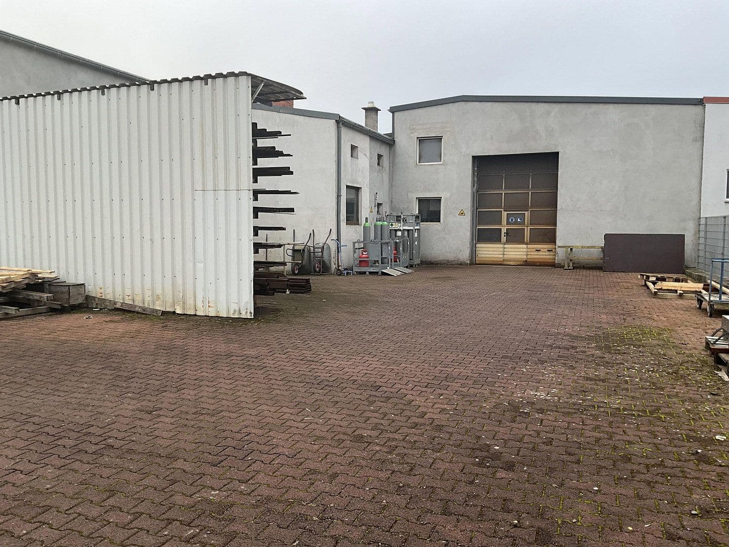 Pronájem nebytového prostoru 3.000 m², Polch, Porýní-Falc Pronájem nebytového prostoru 3.000 m², Polch, Porýní-Falc