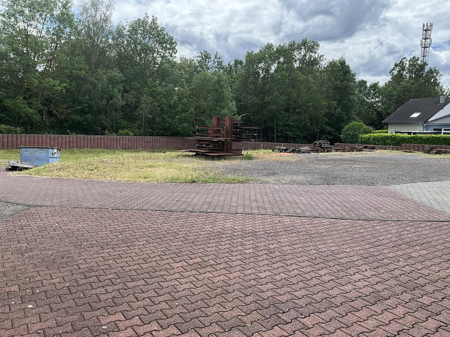 Pronájem nebytového prostoru 3.000 m², Polch, Porýní-Falc Pronájem nebytového prostoru 3.000 m², Polch, Porýní-Falc