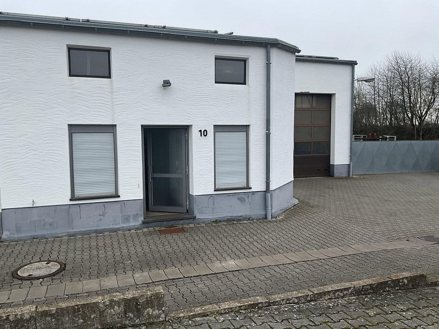 Pronájem nebytového prostoru 3.000 m², Polch, Porýní-Falc Pronájem nebytového prostoru 3.000 m², Polch, Porýní-Falc