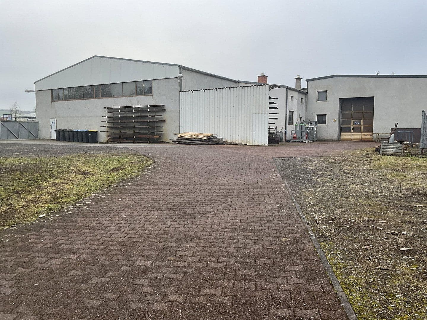 Pronájem nebytového prostoru 3.000 m², Polch, Porýní-Falc Pronájem nebytového prostoru 3.000 m², Polch, Porýní-Falc