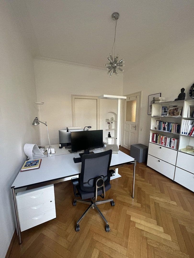 Pronájem kanceláře 21 m², Stuttgart, Bádensko-Württembersko Pronájem kanceláře 21 m², Stuttgart, Bádensko-Württembersko