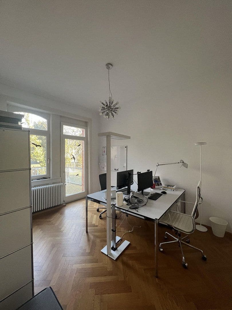 Pronájem kanceláře 21 m², Stuttgart, Bádensko-Württembersko Pronájem kanceláře 21 m², Stuttgart, Bádensko-Württembersko