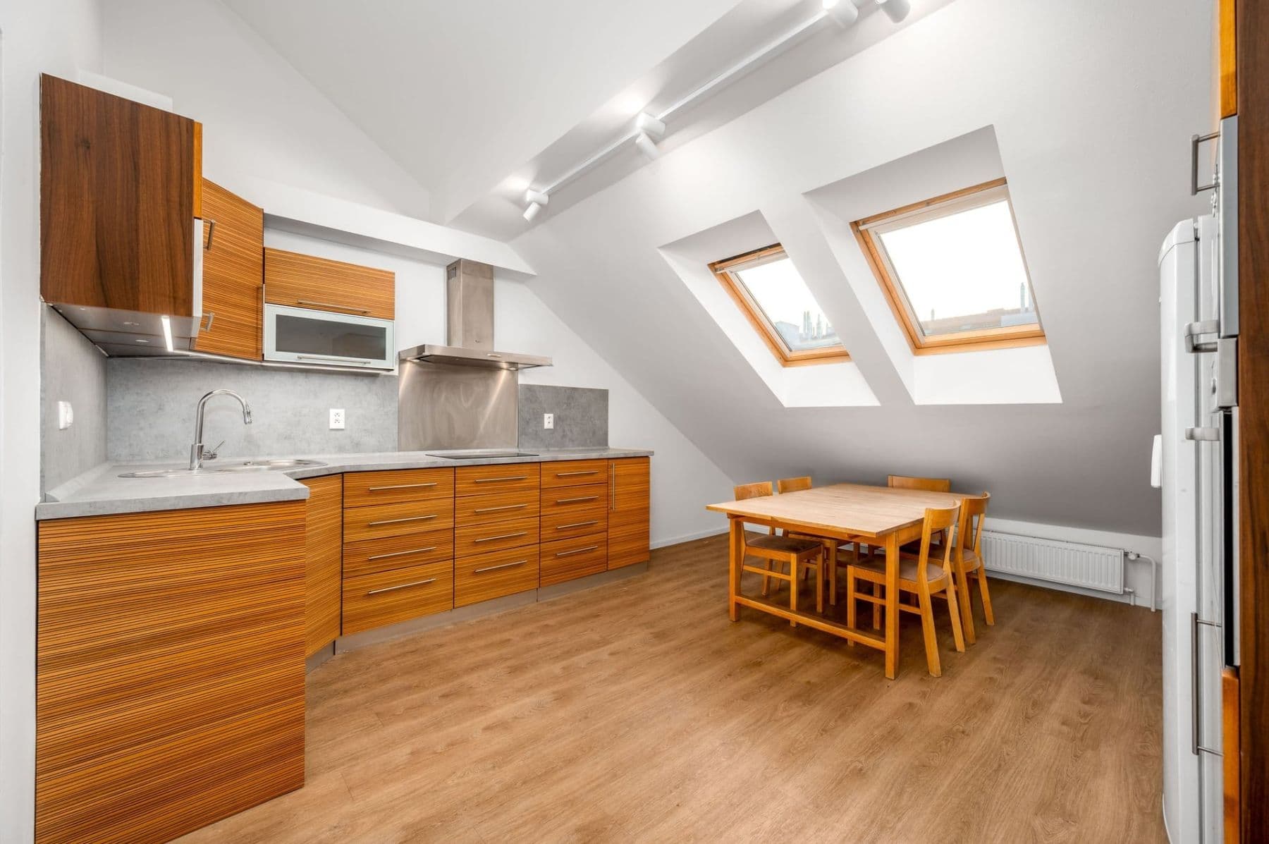 Pronájem bytu 5+1 191 m², Čajkovského, Praha, Praha Pronájem bytu 5+1 191 m², Čajkovského, Praha, Praha
