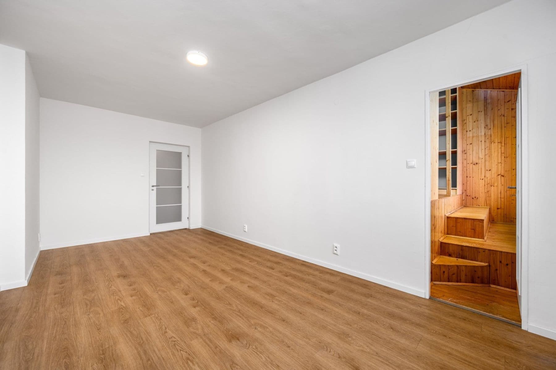 Pronájem bytu 5+1 191 m², Čajkovského, Praha, Praha Pronájem bytu 5+1 191 m², Čajkovského, Praha, Praha