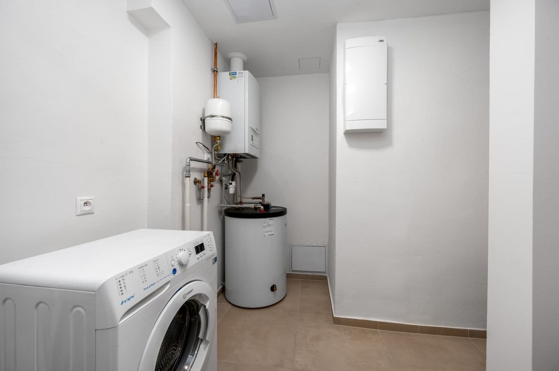 Pronájem bytu 5+1 191 m², Čajkovského, Praha, Praha Pronájem bytu 5+1 191 m², Čajkovského, Praha, Praha