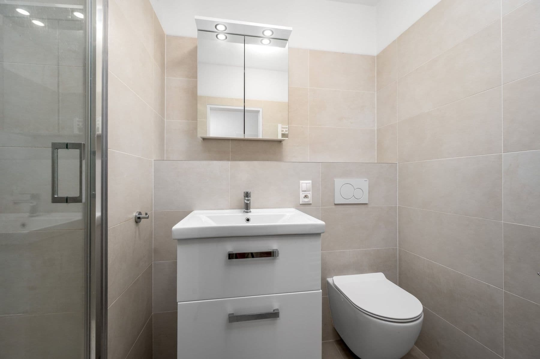 Pronájem bytu 5+1 191 m², Čajkovského, Praha, Praha Pronájem bytu 5+1 191 m², Čajkovského, Praha, Praha
