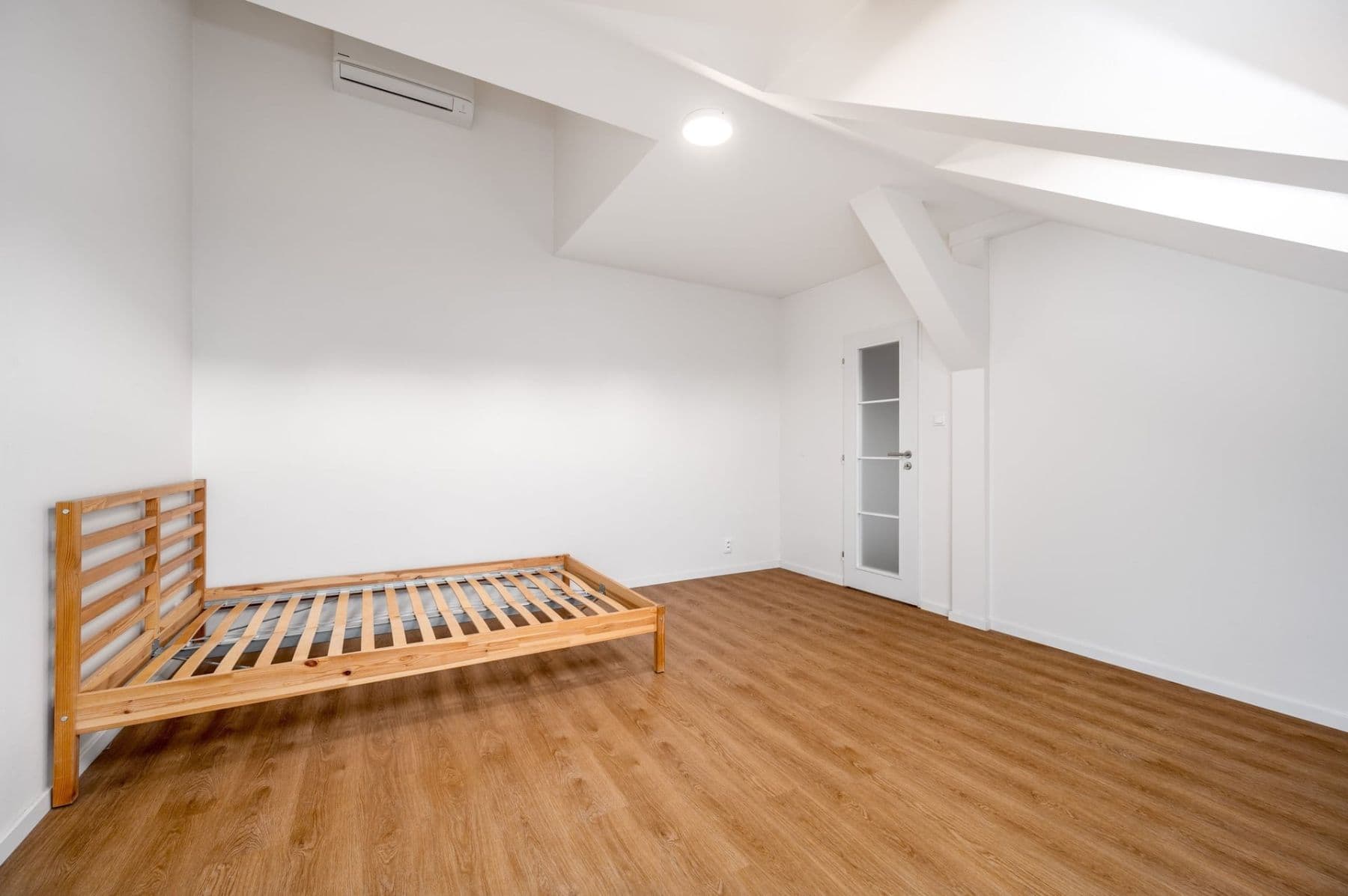 Pronájem bytu 5+1 191 m², Čajkovského, Praha, Praha Pronájem bytu 5+1 191 m², Čajkovského, Praha, Praha