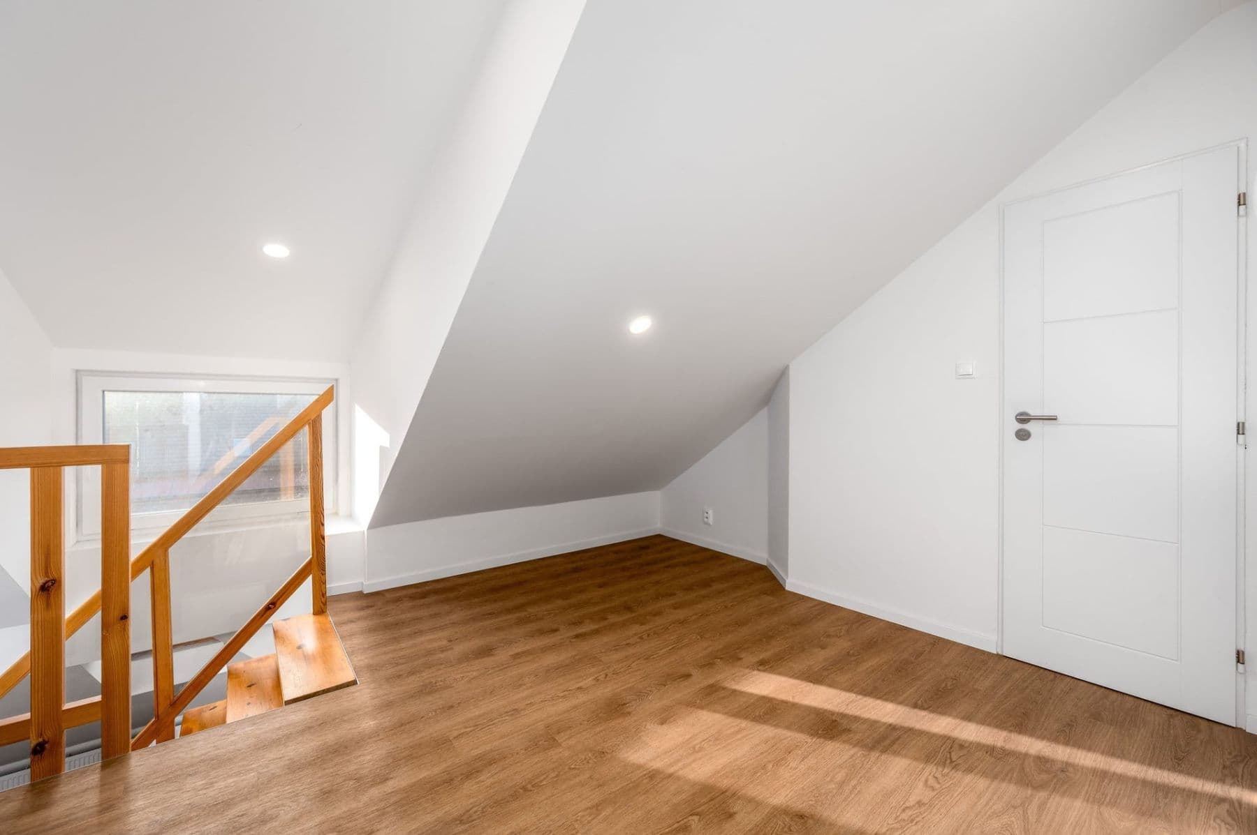 Pronájem bytu 5+1 191 m², Čajkovského, Praha, Praha Pronájem bytu 5+1 191 m², Čajkovského, Praha, Praha