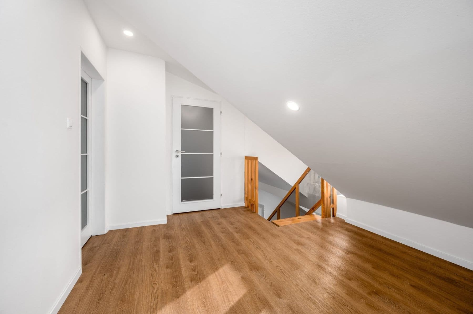 Pronájem bytu 5+1 191 m², Čajkovského, Praha, Praha Pronájem bytu 5+1 191 m², Čajkovského, Praha, Praha