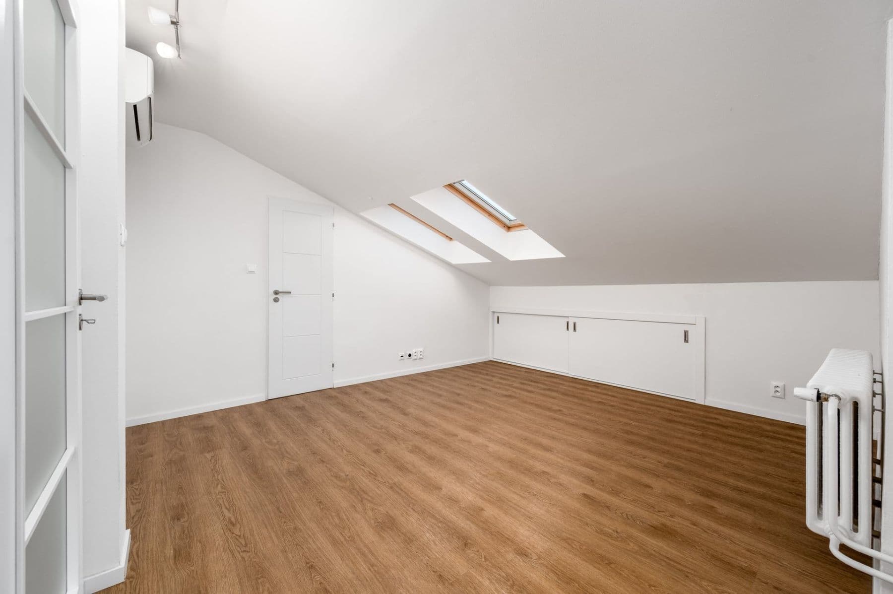 Pronájem bytu 5+1 191 m², Čajkovského, Praha, Praha Pronájem bytu 5+1 191 m², Čajkovského, Praha, Praha