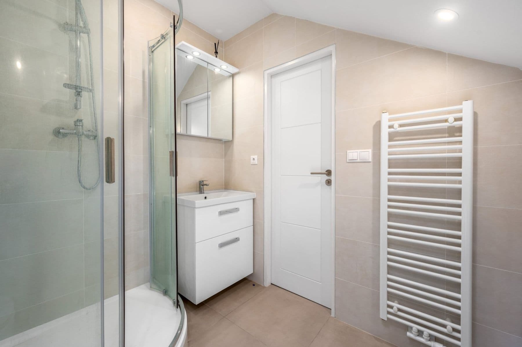 Pronájem bytu 5+1 191 m², Čajkovského, Praha, Praha Pronájem bytu 5+1 191 m², Čajkovského, Praha, Praha