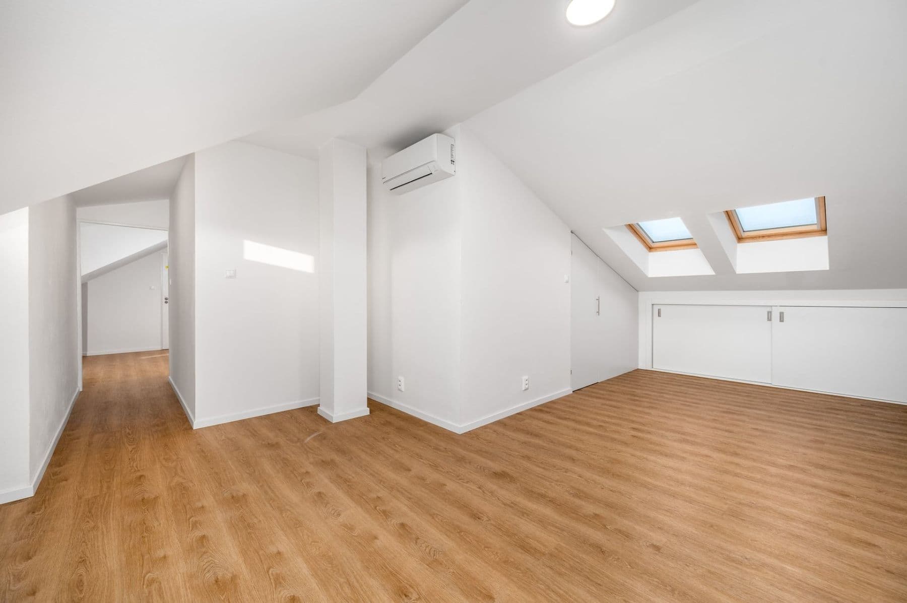 Pronájem bytu 5+1 191 m², Čajkovského, Praha, Praha Pronájem bytu 5+1 191 m², Čajkovského, Praha, Praha