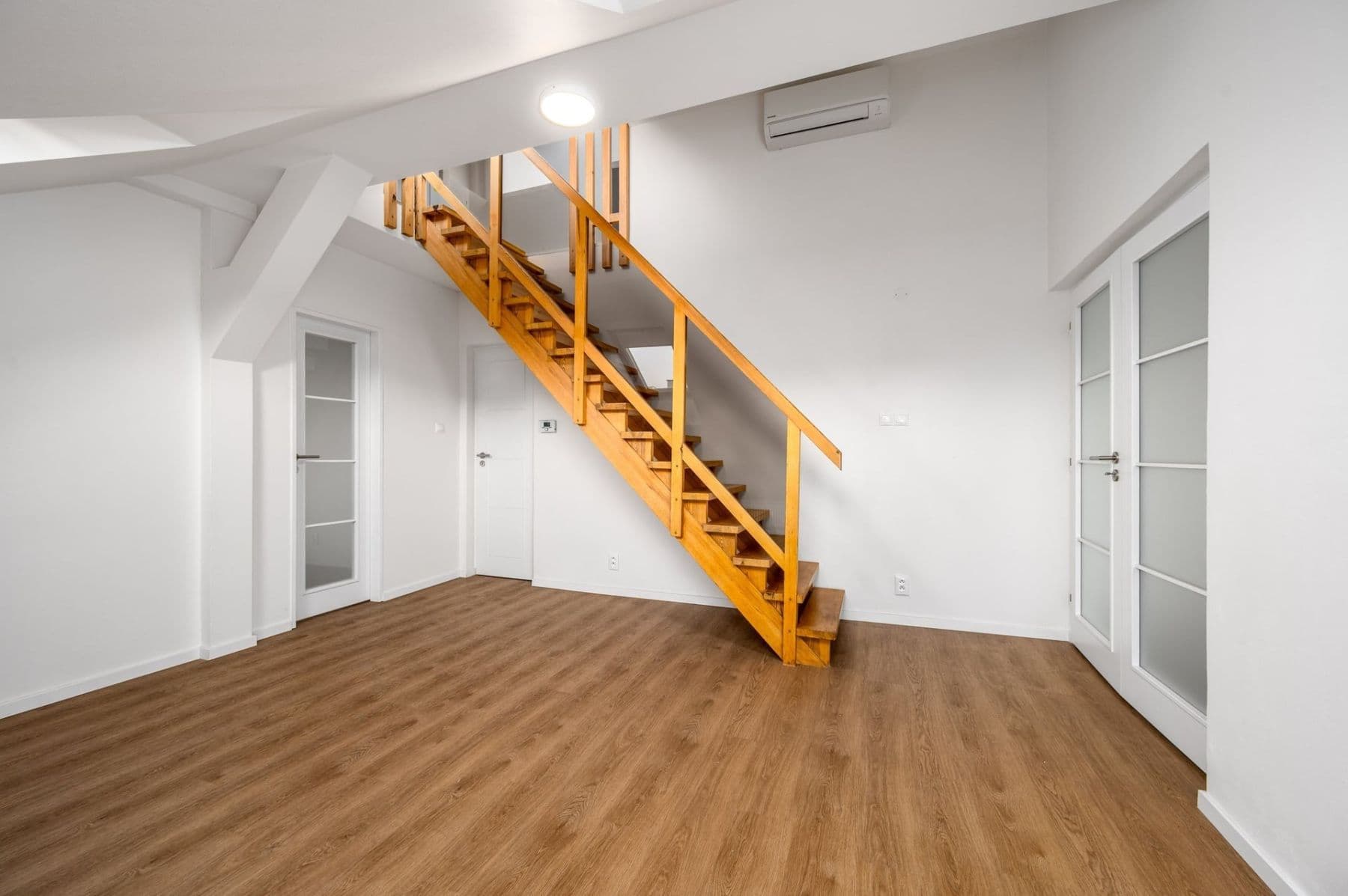 Pronájem bytu 5+1 191 m², Čajkovského, Praha, Praha Pronájem bytu 5+1 191 m², Čajkovského, Praha, Praha